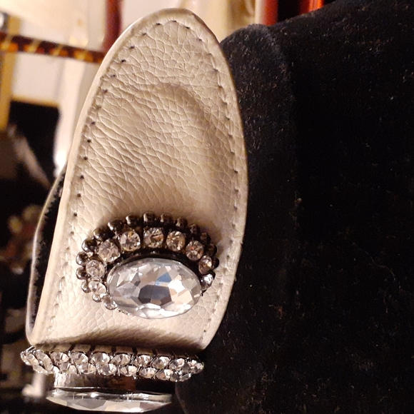WHITE LEATHER CUFF WITH THREE STATIONS STONES BENDABLE CUFF - Picture 4 of 8